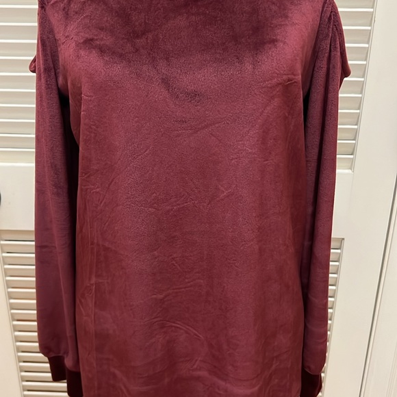 Michael Kors Dark Ruby Cold Shoulder Velour Long Sleeve Blouse /Top, Size Medium - Picture 6 of 17